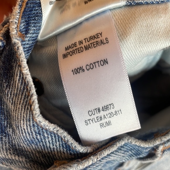 Agolde rumi shorts ! Darts added by the waist for a better fit - Picture 6 of 6